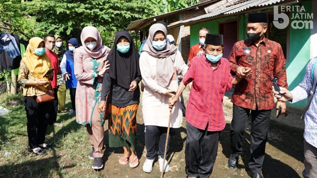 Layanan Vaksinasi Menjemput Lansia Banyuwangi Bikin Tersenyum