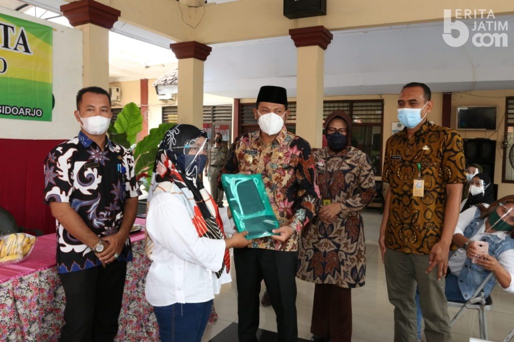 Warga Balongbendo Dilatih Sajikan Kopi Secara Profesional