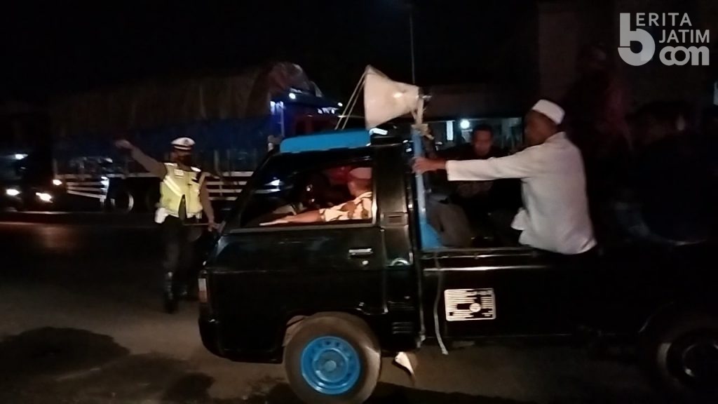 Takbir Keliling, Polisi Hentikan 2 Kendaraan Pick up di By Pass Mojokerto