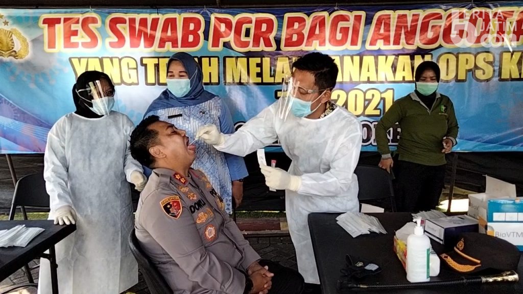 Berikan Rasa Aman dari Covid-19, Personil Polres Mojokerto Jalani Tes Swab PCR