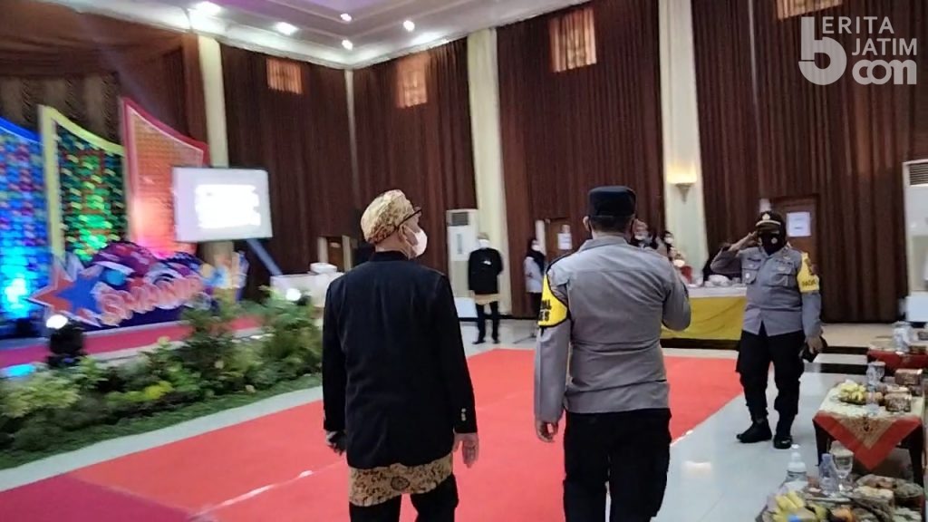 Forkompinca Puri Turut Hadir di Wisuda SMA yang Dibubarkan Satgas Covid-19 Kota Mojokerto
