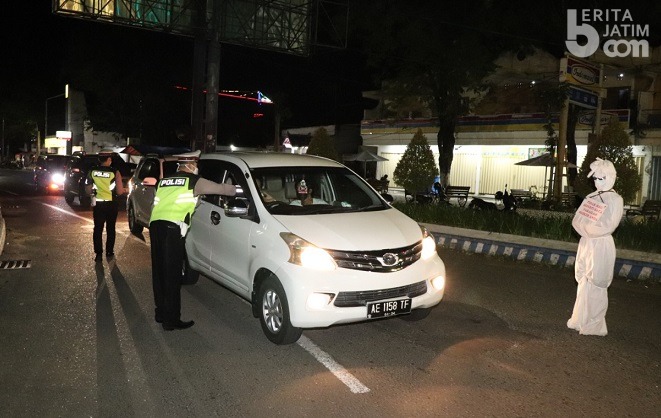 Di Ponorogo Ada ‘Pocong’ Kampanyekan Prokes
