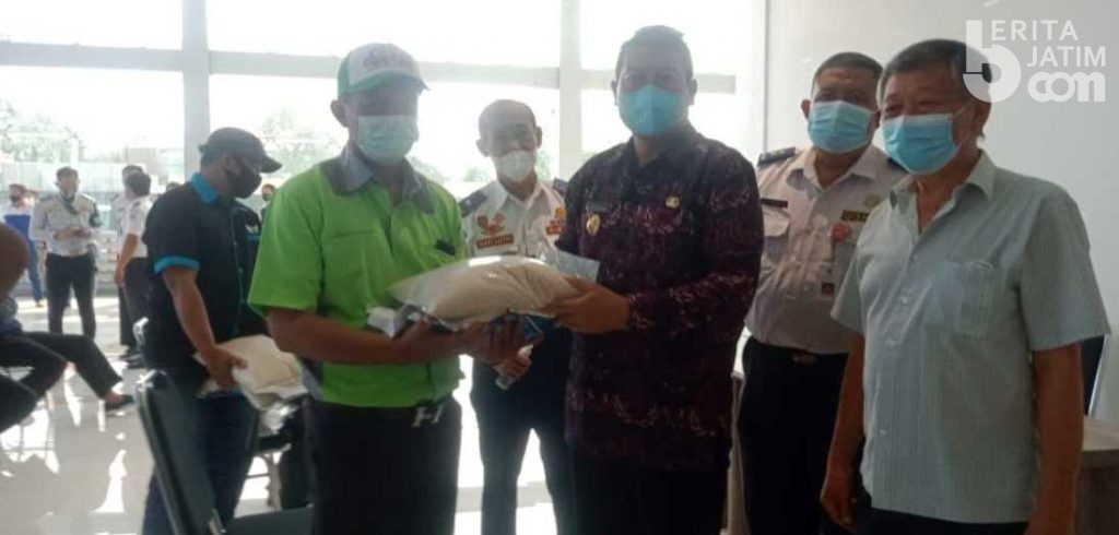 Awak Bus PO Tentrem Malang Dapat Beras 10 Kilogram dan Uang