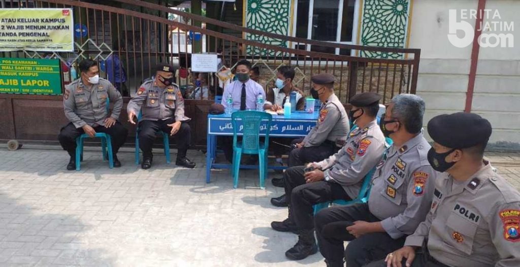 Polisi Lakukan Monitoring Kedatangan Calon Santri PMDG 2 Ponorogo