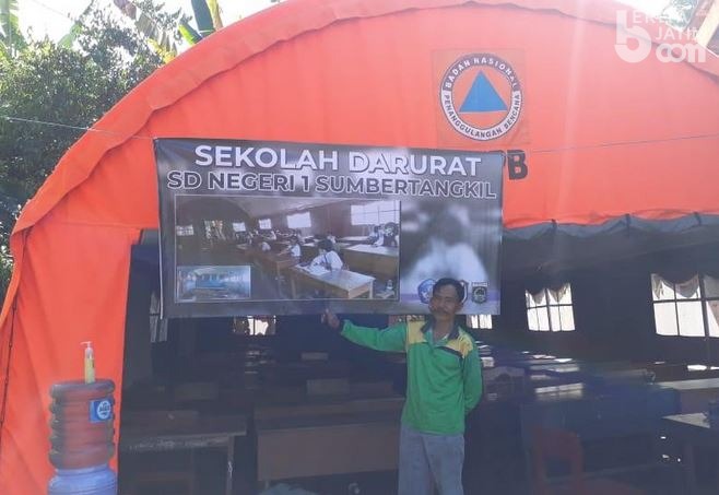 Imbas Gempa, Siswa di Malang Ujian di Tenda Darurat
