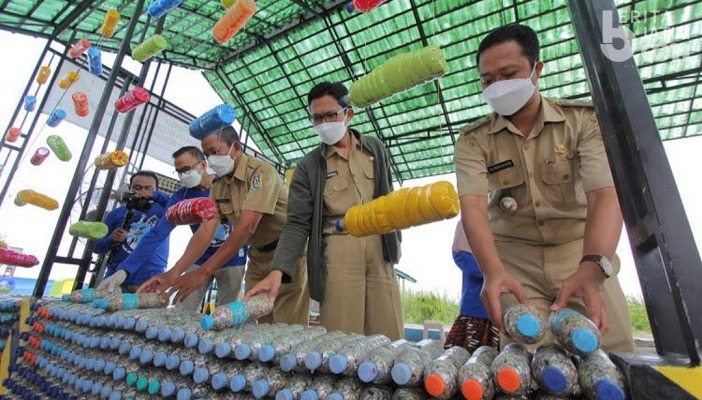 Satu-satunya di Tuban, Taman Ecobrick Desa Karangagung Diresmikan
