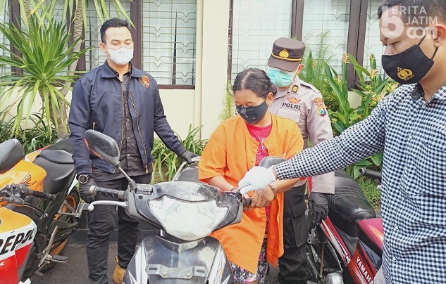 Terlilit Utang, Perempuan Asal Ngawi Nekat Curi Motor di Sawah
