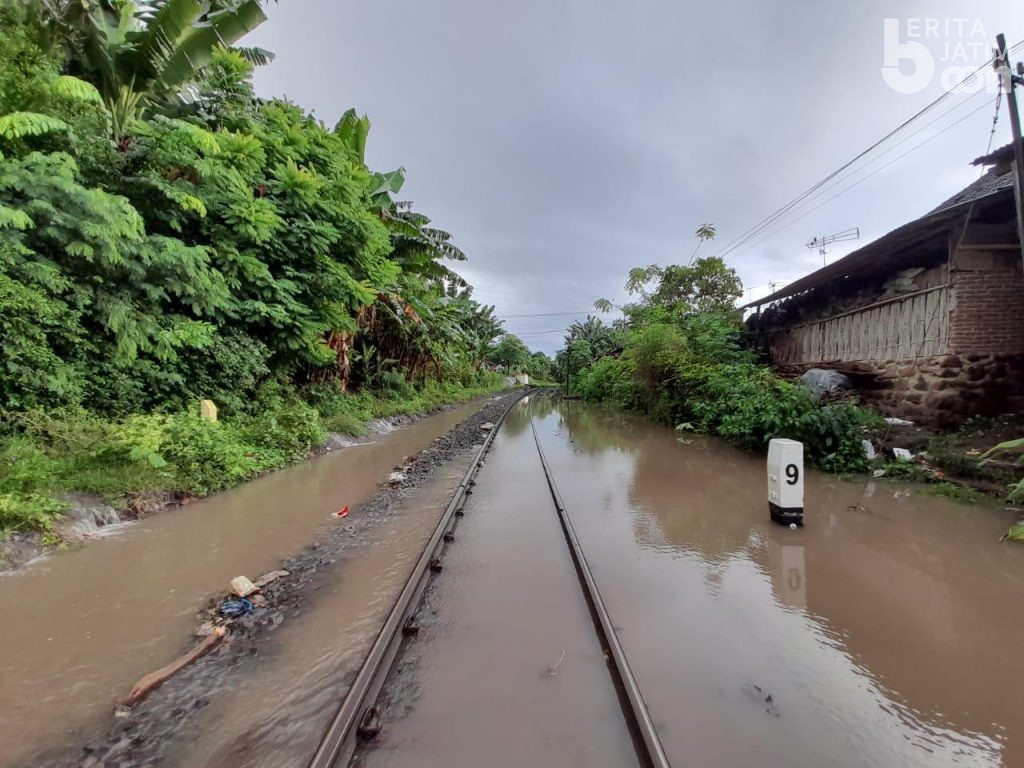 Rel di Banyuwangi Terendam Banjir, KA Wijaya Kusuma Lakukan BLB