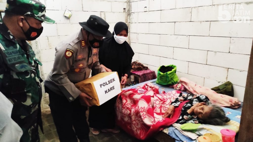 Sambut Hari Bhayangkara, Polres Madiun Serentak Bagikan Sembako dan Bersihkan Tempat Ibadah