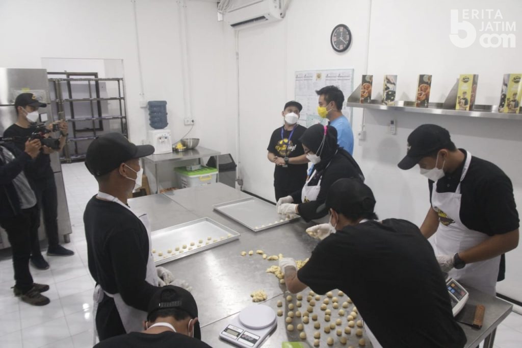 Baim Wong Buka Pabrik Donatnya Di Surabaya