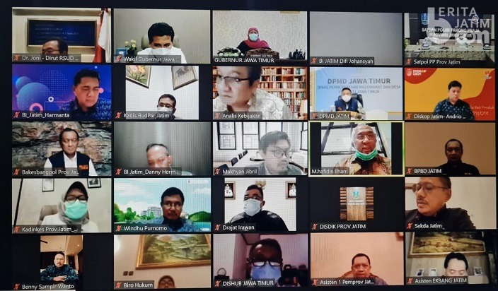Gubernur Jatim Khofifah dan Wagub Emil Rakor Virtual Persiapan PPKM Darurat