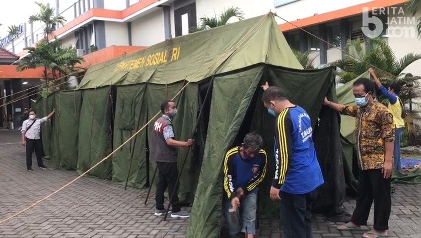 Pasien Covid-19 Membludak, RSU Dr Wahidin Sudiro Husodo Kota Mojokerto Dirikan Tenda UGD
