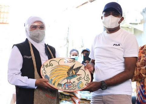 Gubernur Khofifah-Forkopimda Jatim Tinjau Vaksinasi Door to Door Warga Papua
