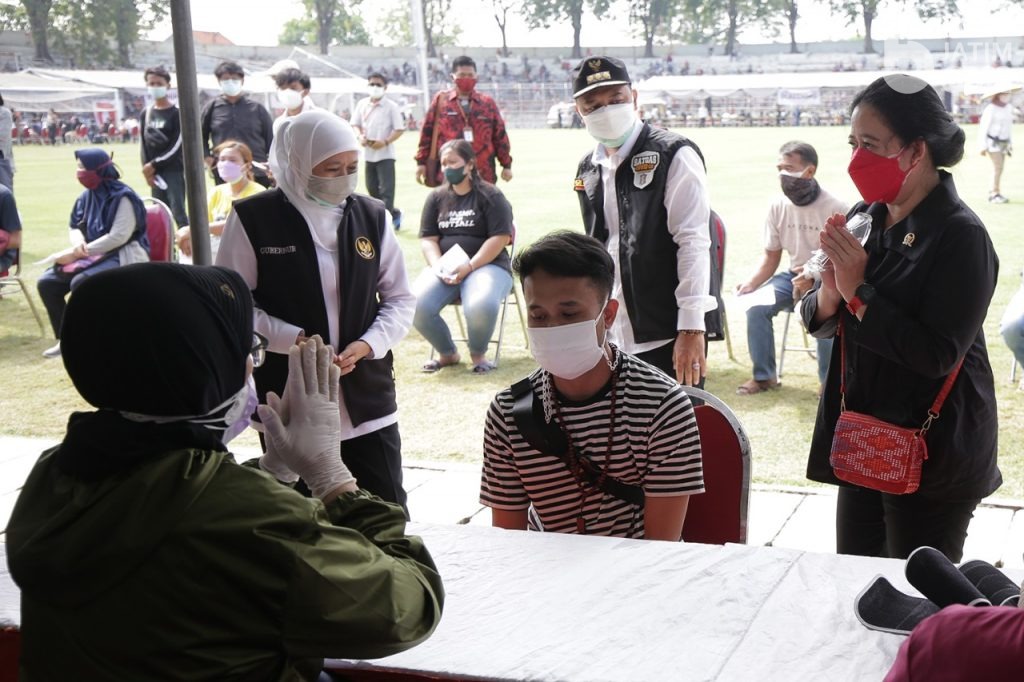 Ke Surabaya, Puan Maharani Bantu 30 Ribu Dosis Vaksin Covid-19