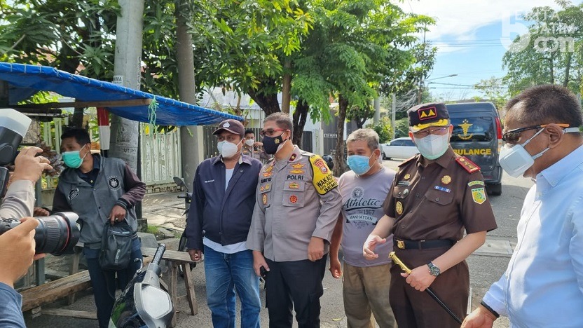 Berkerumun, Pedagang di Surabaya Langsung Dites Swab