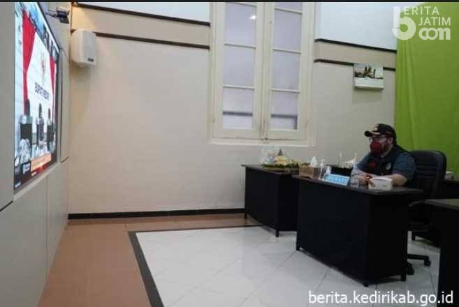 Bupati Kediri Berangkatkan Bansos Sembako untuk Ribuan Warga Terdampak Covid-19