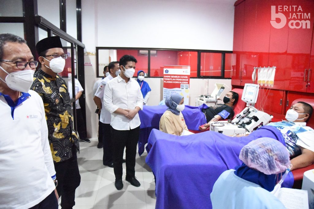 Wagub Jatim Emil Dardak dan Bupati Sidoarjo Imbau Penyintas Covid-19 Aktif Donor Darah