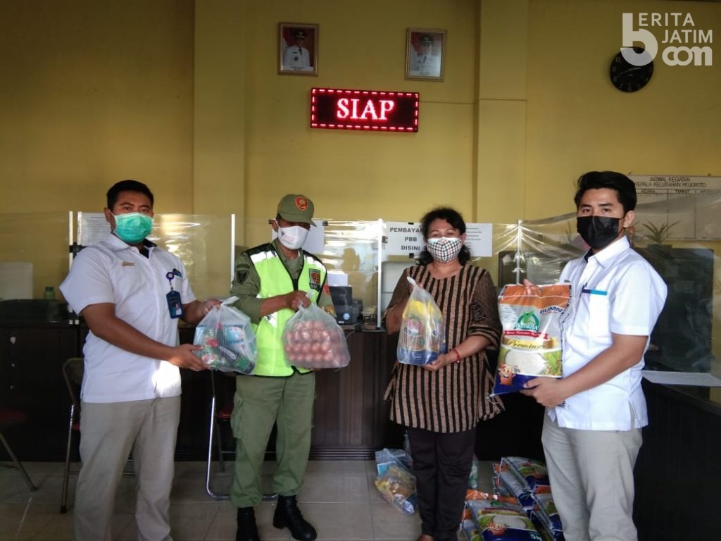 Dinsos Kota Kediri Salurkan Puluhan Paket Sembako dan Masker ke Warga Isoman