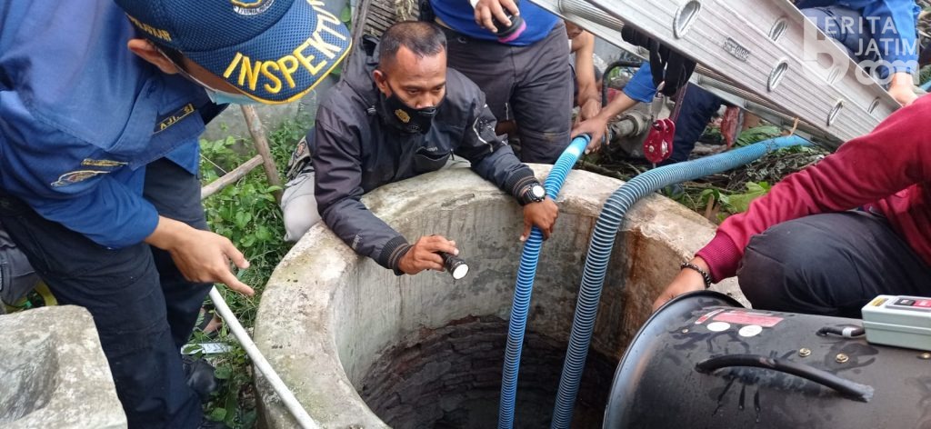 Misterius, Diduga Tercebur Sumur Warga Mojokerto Tak Ditemukan