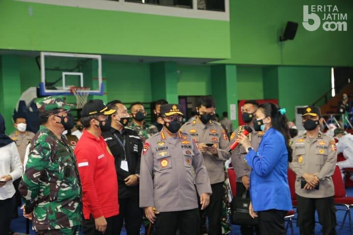 TNI-Polri Kolaborasi dengan Mahasiswa Sukseskan Vaksinasi