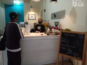 Kedai Kopi di Malang Berlakukan Bayar 3 Kali Lipat Bagi PNS Selama PPKM Darurat