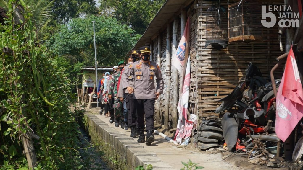 Door to Door, Kapolresta Mojokerto Antar Langsung Bansos ke Masyarakat Terdampak Covid-19