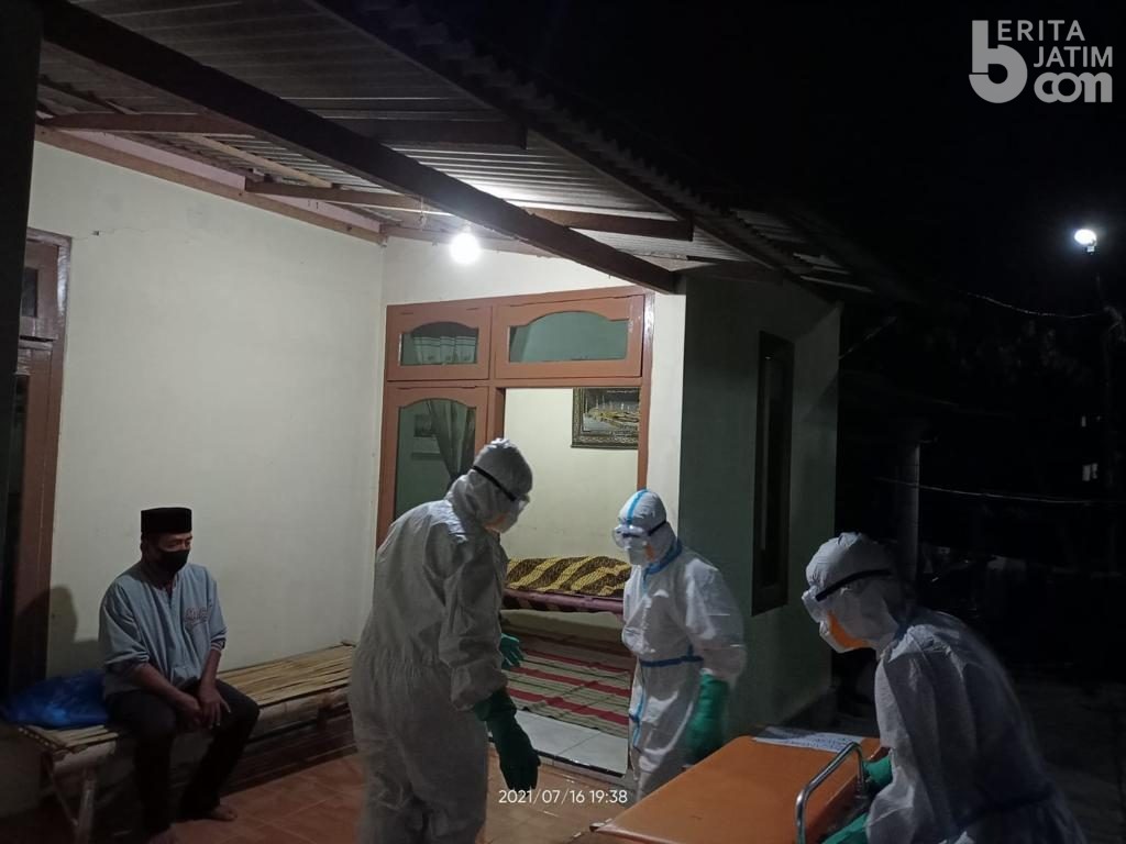 Puluhan Relawan di Kediri Ringankan Pemerintah dalam Menangani Covid-19
