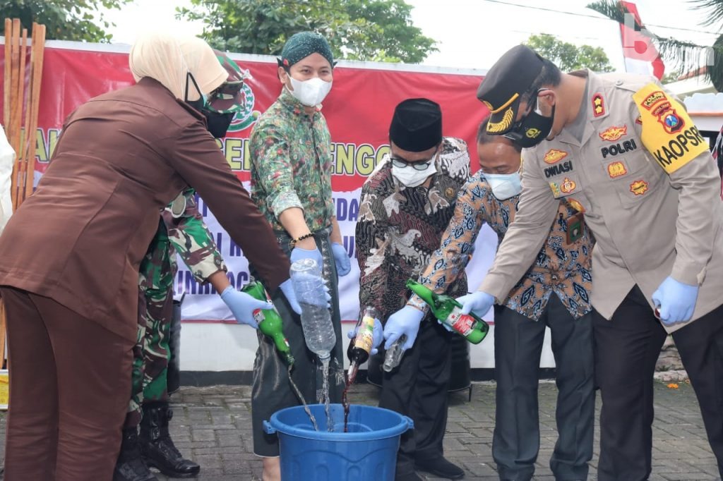 Puncak Hari Bhakti Adhyaksa 61 di Trenggalek, Ribuan Butir Narkoba Dibakar