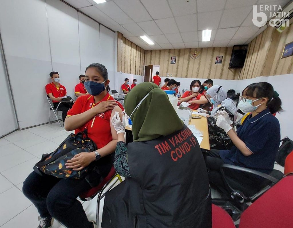 Ratusan Karyawan Alfamart Disuntik Vaksin