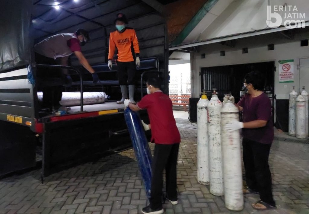 BPBD Kota Kediri dan Brimob Distribusikan Tabung Oksigen