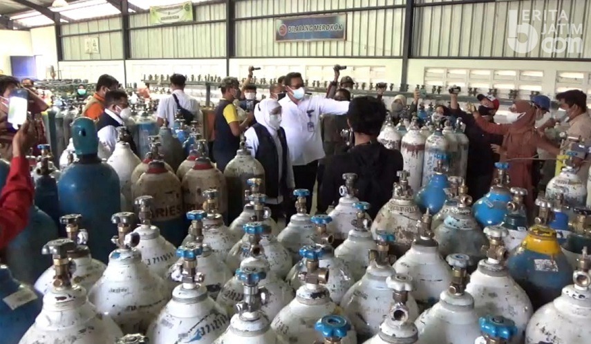 Sidak PT Samator, Khofifah Minta Forkopimda Pantau Distribusi Oksigen