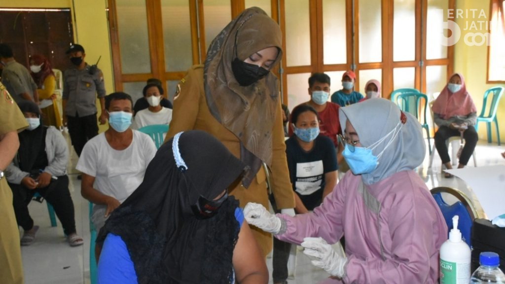Bupati Mojokerto Pantau Vaksinasi Covid-19 di Dua Lokasi