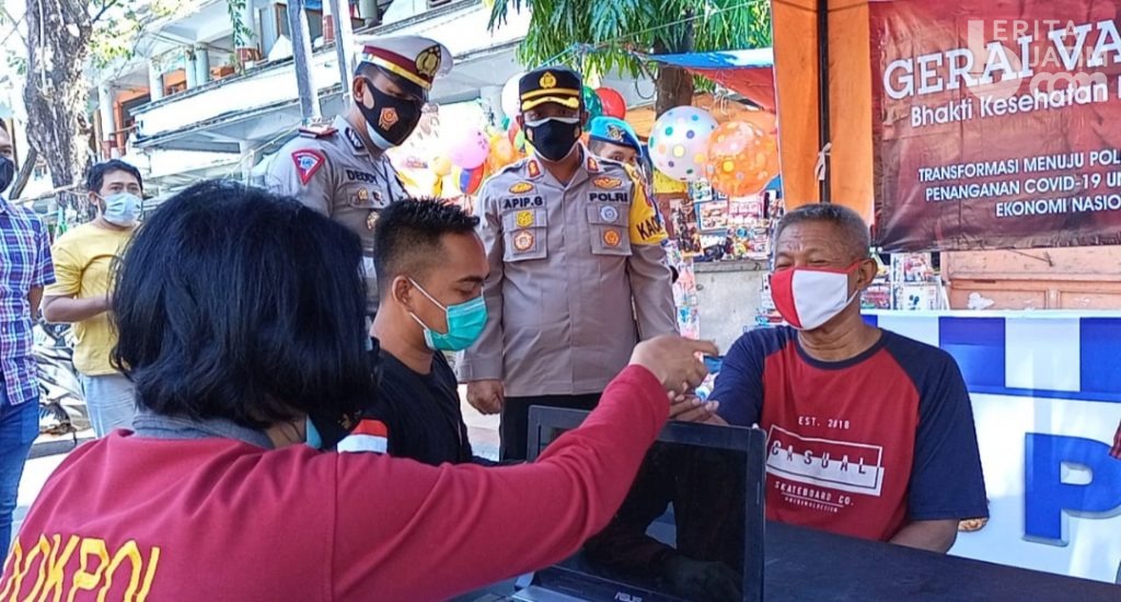 Kapolres Pamekasan Pantau Proses Vaksinasi di Slum Area