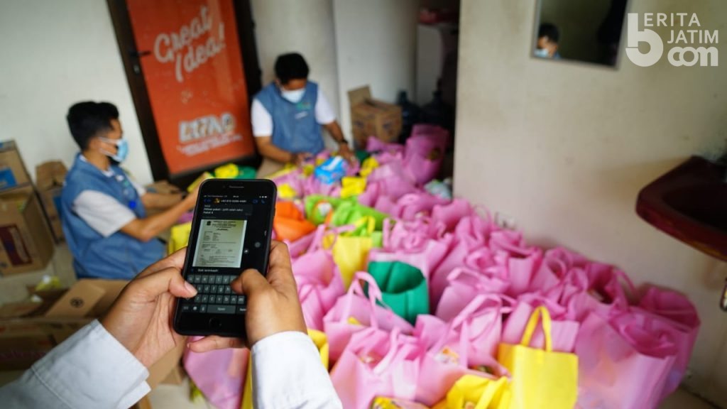 UMSurabaya Bagikan Ratusan Paket Sehat untuk Pasien Isolasi Mandiri