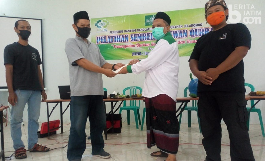 Idul Adha, Juleha Jombang Bagikan Seribu Pisau