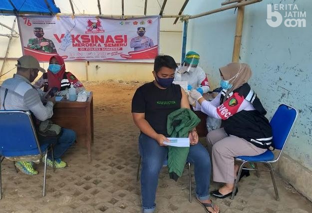 Polres Gelar Vaksinasi Merdeka Semeru di Pasar Anom Sumenep