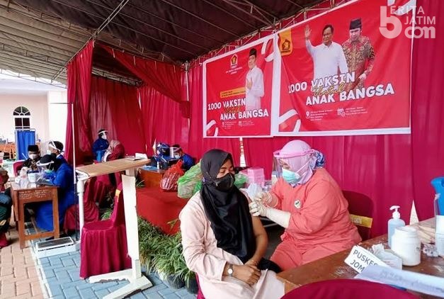 Gerindra dan Pesantren Gelar Vaksinasi Seribu Warga Jember