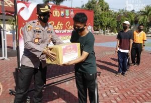 Alumni Akpol Bagi 1.000 Paket Sembako ke Tukang Becak