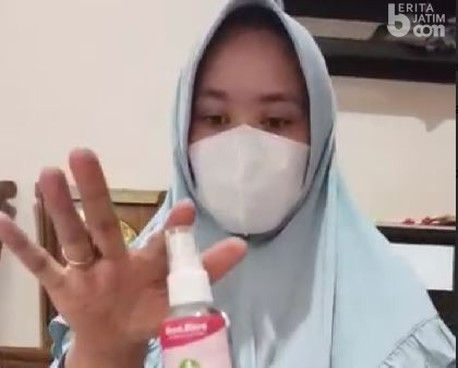 Inovatif, Guru di Magetan Ini Buat Hand Sanitizer dari Bunga Mawar