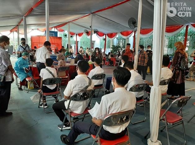 Pelajar dan Warga Antusias Ikuti Vaksinasi Lanjutan BIN Daerah Jatim