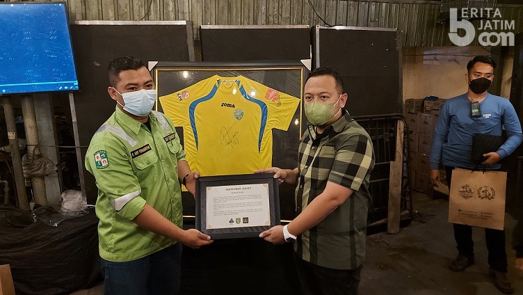 Inilah Sosok Pemenang Lelang Jersey Rp 130 Juta Milik Mat Halil