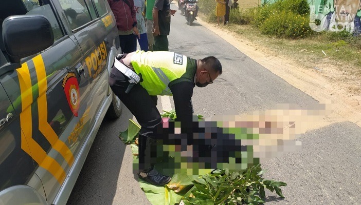 Terlempar dari Motornya, Gadis Ini Terlindas Truk di Tengah Jalan