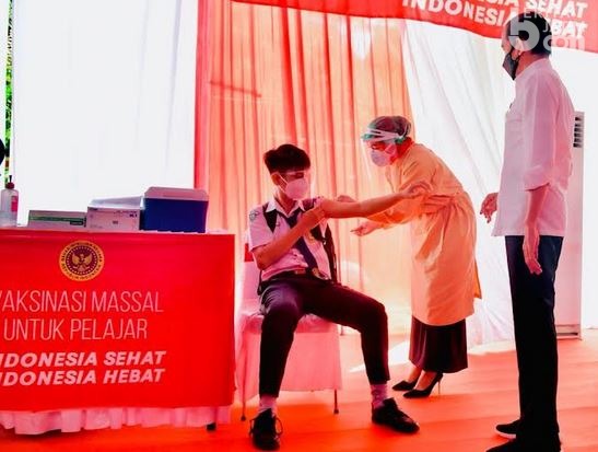 Jokowi Perbolehkan Siswa Masuk Sekolah Asal Telah Vaksin