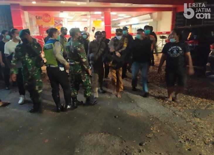 Diduga Balapan Liar di Jalan Tunjungan Surabaya, Pemuda Ini Diamankan Polisi