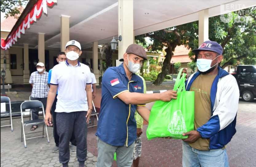 ESI Lamongan Salurkan Bansos Bagi Masyarakat Terdampak Pandemi