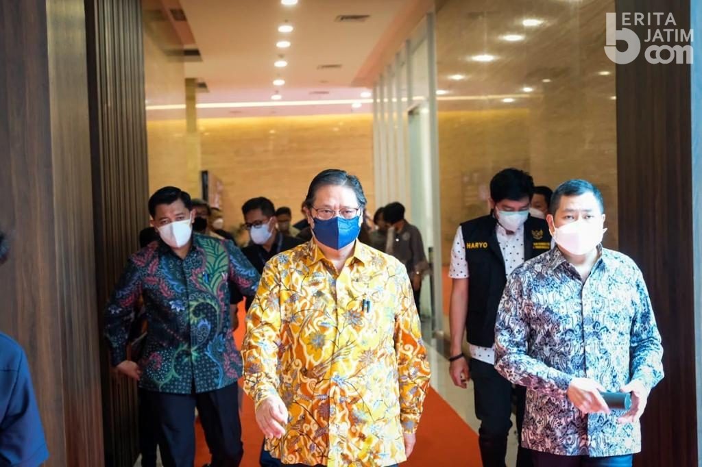 Menko Airlangga Minta Pemda Maksimalkan Potensi Daerah dan Percepat Penyerapan Anggaran Penanganan Covid-19