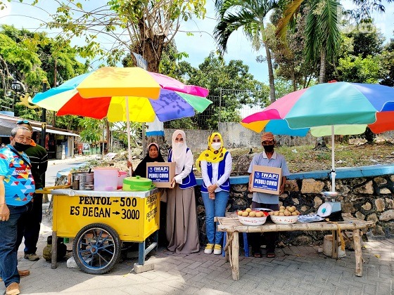 IWAPI Lamongan Terus Salurkan Paket Bantuan Bagi Nakes dan Warga Terdampak