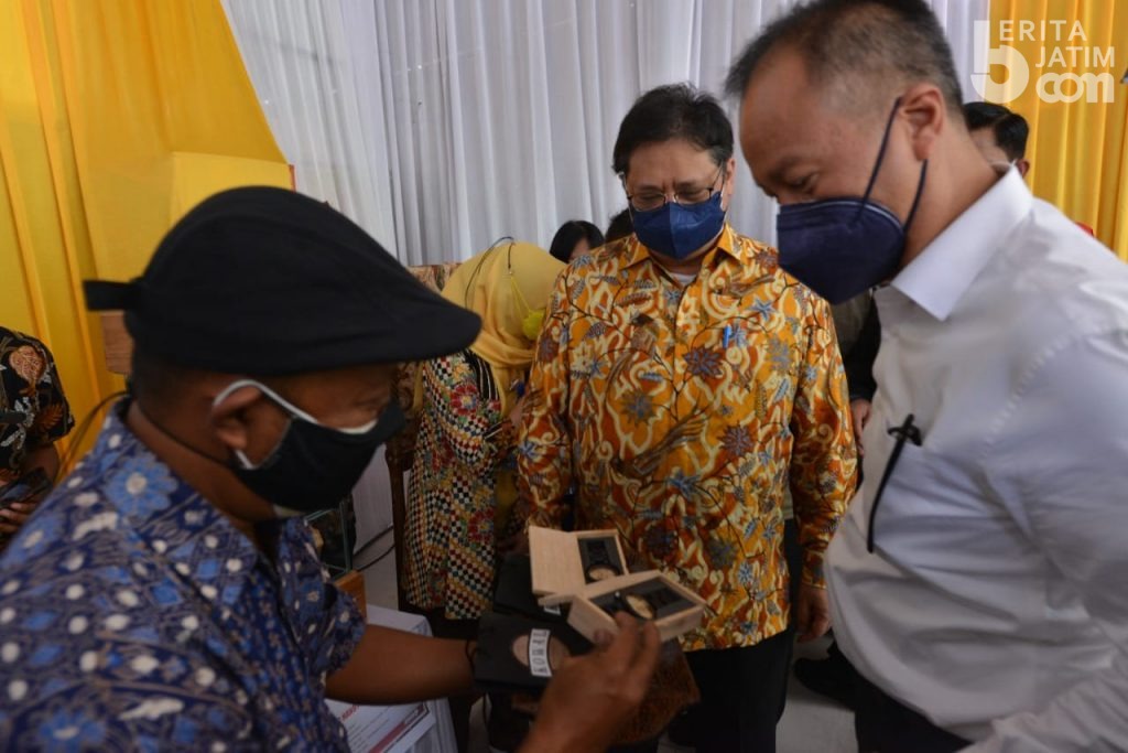 Menko Airlangga Turun Langsung Memberi Semangat Pada Pasien Covid-19