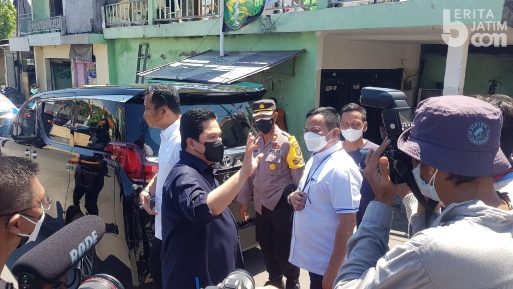 Kapolres Pelabuhan Tanjung Perak Dampingi Erick Thohir Blusukan di Kampung Nelayan Nambangan