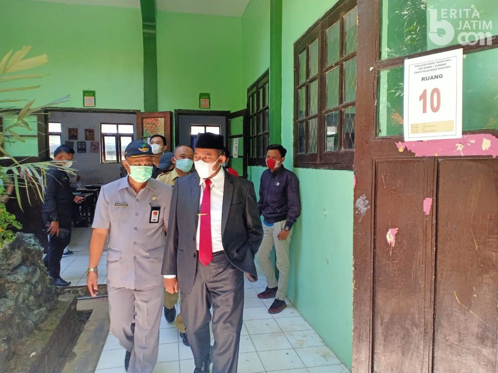 Bupati Sumenep Cek Hari Pertama PTM, Pastikan Sekolah Patuhi Prokes
